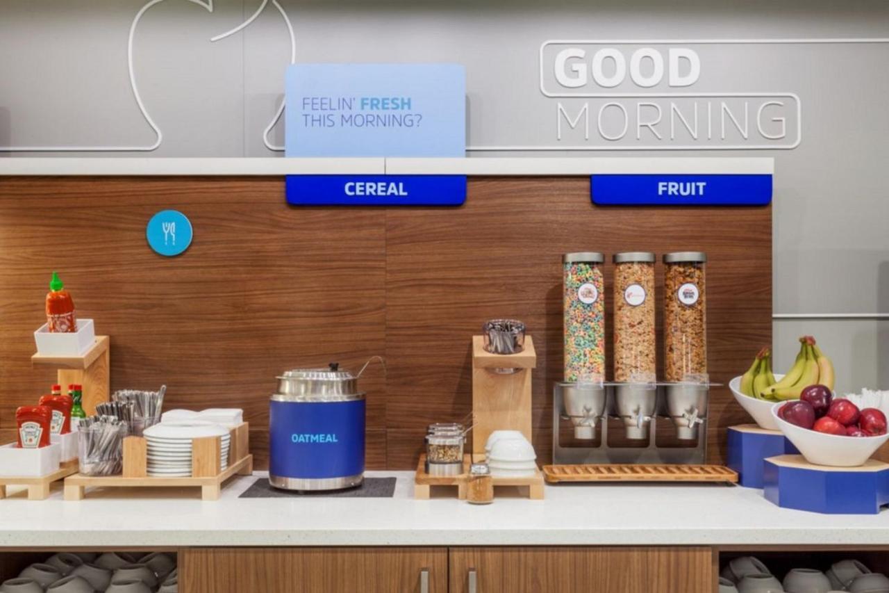 Holiday Inn Express - Strathroy By Ihg Eksteriør billede