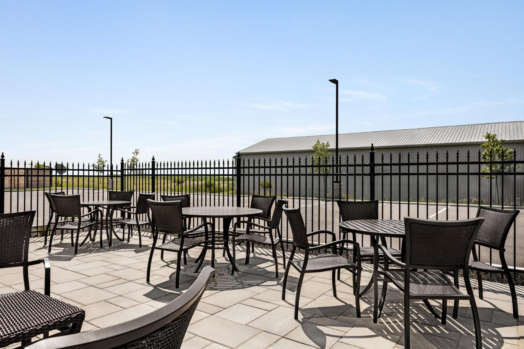 Holiday Inn Express - Strathroy By Ihg Eksteriør billede